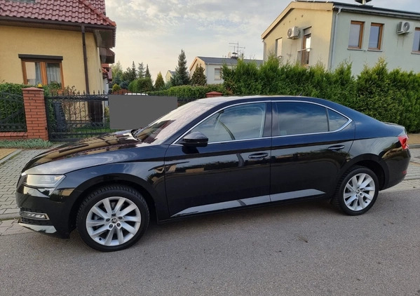 Skoda Superb cena 113899 przebieg: 106000, rok produkcji 2019 z Sosnowiec małe 781